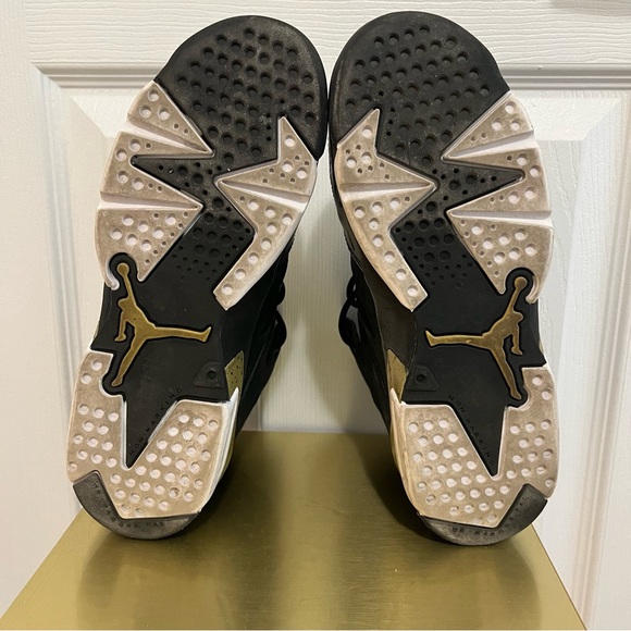 Jordan Flight Club ‘91 in Black/Gold; Size 6Y - Picture 5 of 6